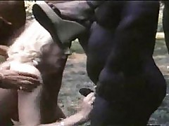 Vintage DP sex outdoor with ebony midget